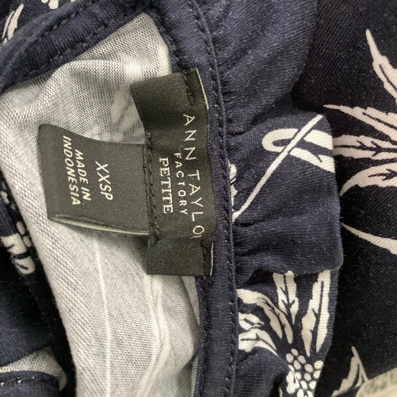 Ann Taylor
XXSP blue pineapple tank - Picture 2 of 5